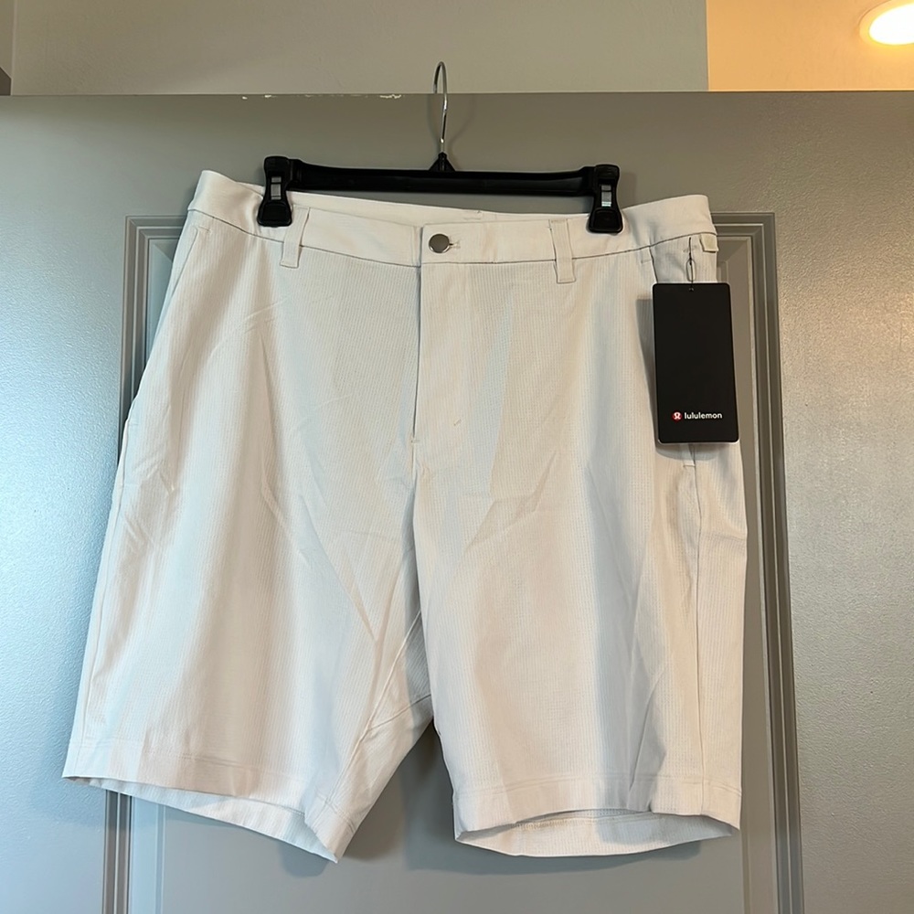 Mens Lululemon commission short classic 9” size 34
